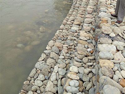 河堤石籠網